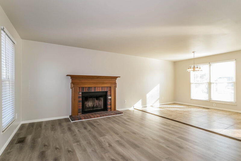 2,030/Mo, 4 Caribou Ct Saint Peters, MO 63376 Living Room View