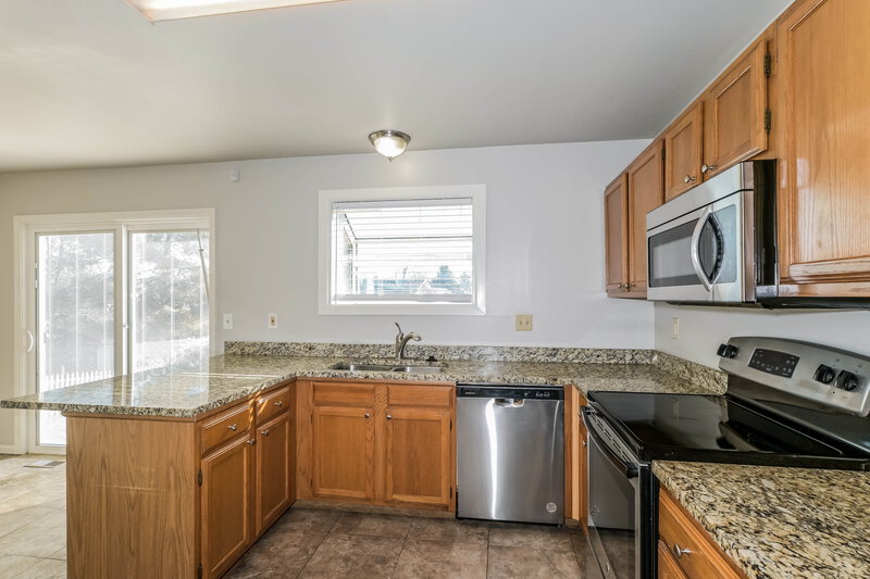 2,030/Mo, 4 Caribou Ct Saint Peters, MO 63376 Kitchen View 2