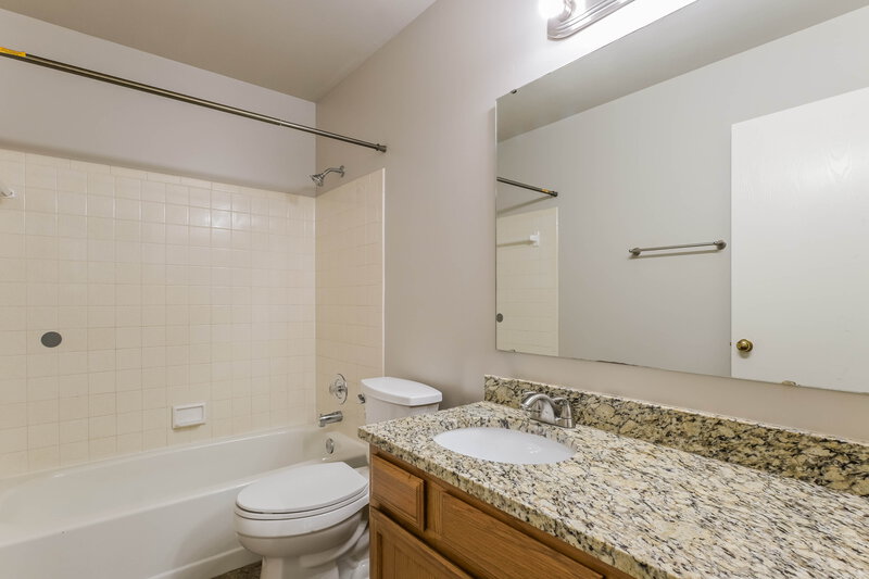 2,030/Mo, 4 Caribou Ct Saint Peters, MO 63376 Bathroom View