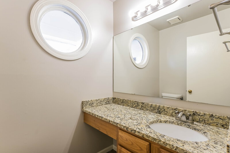 2,030/Mo, 4 Caribou Ct Saint Peters, MO 63376 Bathroom View 2
