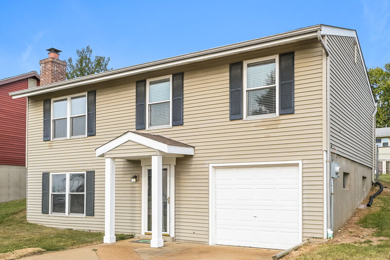 1,620/Mo, 2513 Weymouth Dr High Ridge, MO 63049 Front View