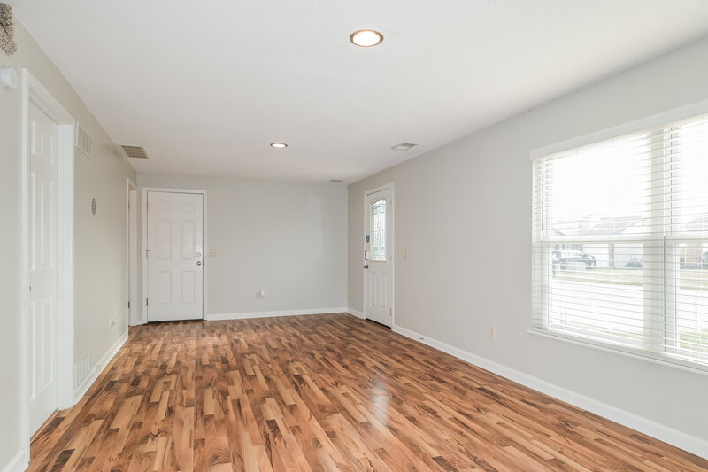 1,620/Mo, 2513 Weymouth Dr High Ridge, MO 63049 Living Room View 2