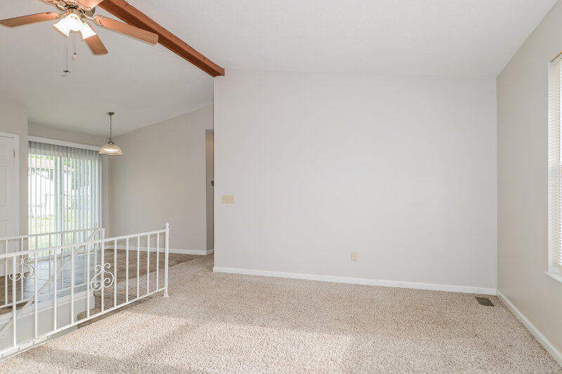 1,620/Mo, 2513 Weymouth Dr High Ridge, MO 63049 Family Room View 2