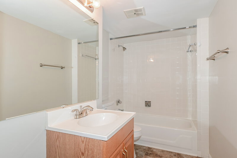 1,620/Mo, 2513 Weymouth Dr High Ridge, MO 63049 Bathroom View 2