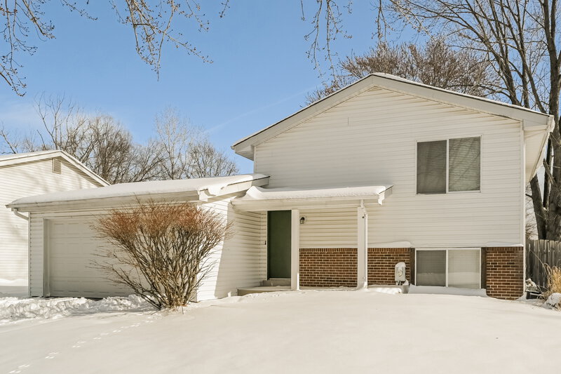 1,835/Mo, 4048 Bugle Bend Dr Florissant, MO 63034 External View