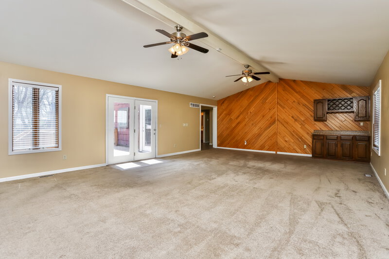 2,055/Mo, 15510 95th Ave Florissant, MO 63034 Family Room View 2