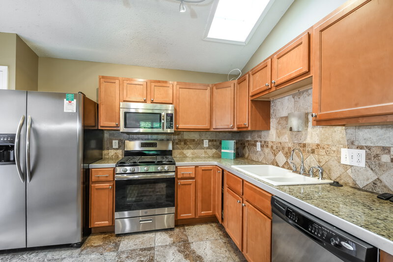 1,775/Mo, 15504 95th Ave Florissant, MO 63034 Kitchen View 2