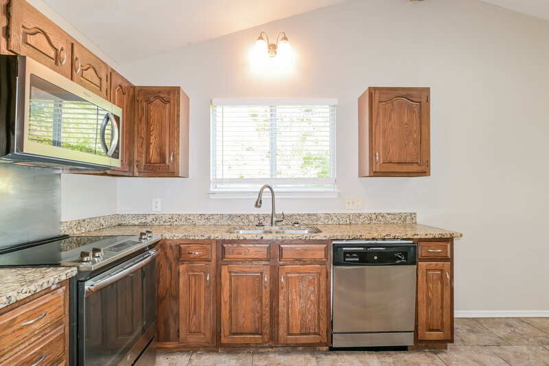 1,945/Mo, 14311 Riverfront Dr Florissant, MO 63034 Dining Room View 2