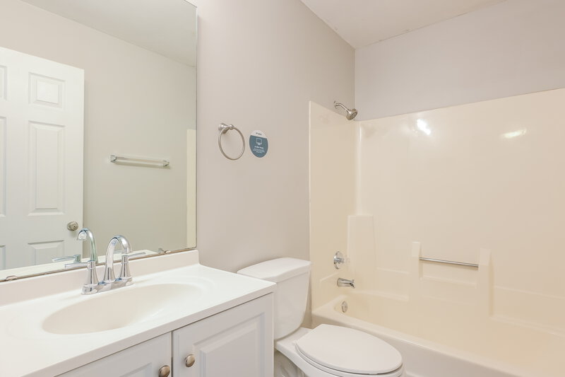 1,945/Mo, 14311 Riverfront Dr Florissant, MO 63034 Bathroom View