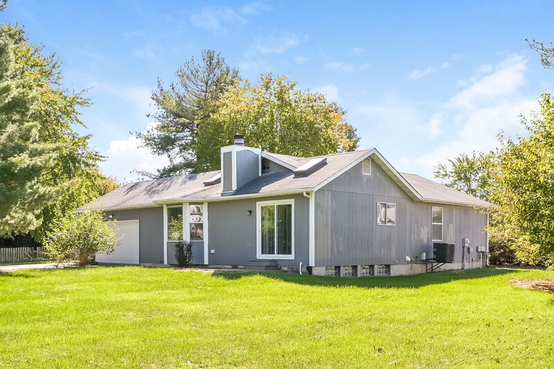 1,945/Mo, 14311 Riverfront Dr Florissant, MO 63034 Rear View