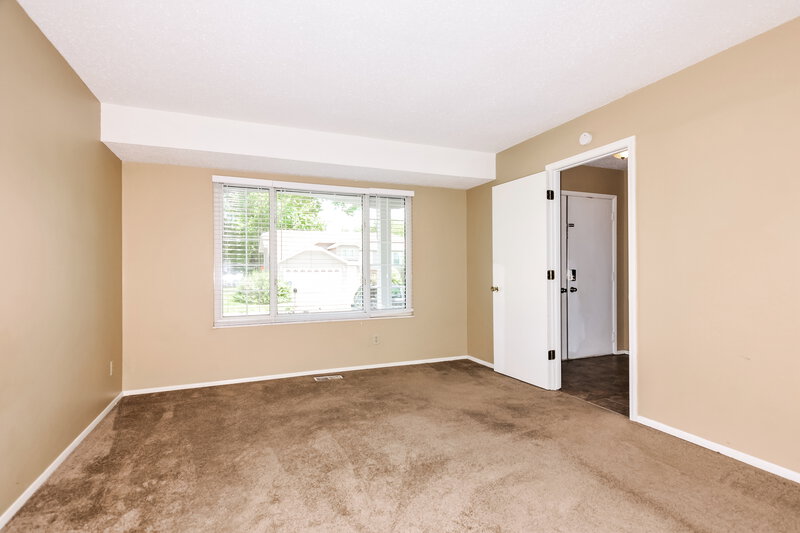 1,455/Mo, 4008 Bugle Bend Dr Florissant, MO 63034 Living Room View
