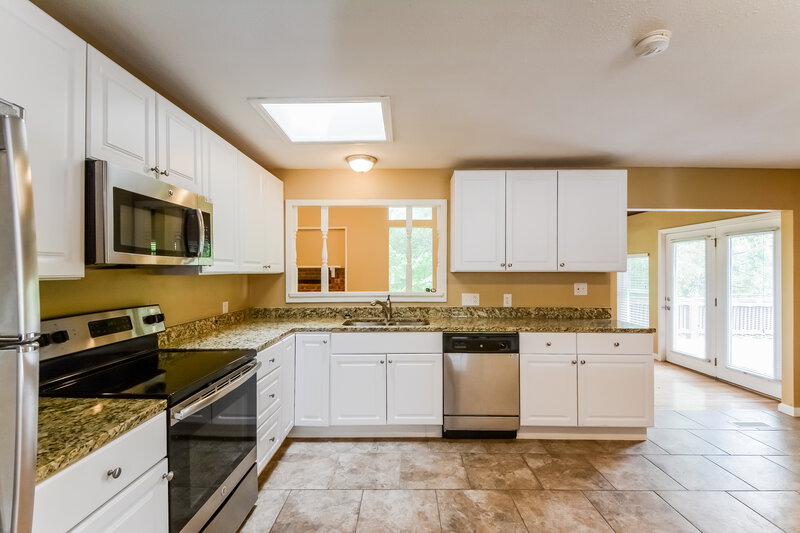 1,800/Mo, 20 Briarwood Ct Arnold, MO 63010 Kitchen View