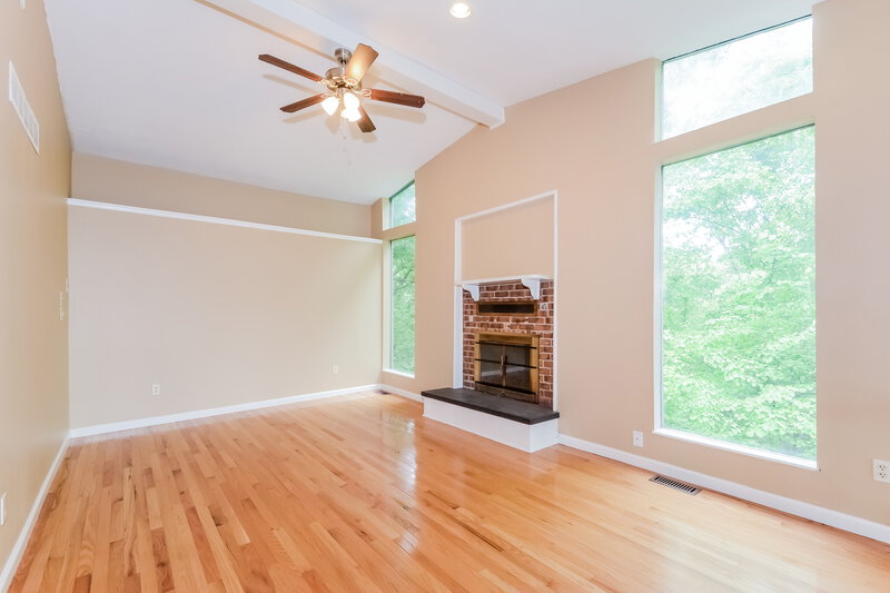 1,800/Mo, 20 Briarwood Ct Arnold, MO 63010 Family Room View