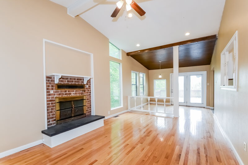 1,800/Mo, 20 Briarwood Ct Arnold, MO 63010 Family Room View 2