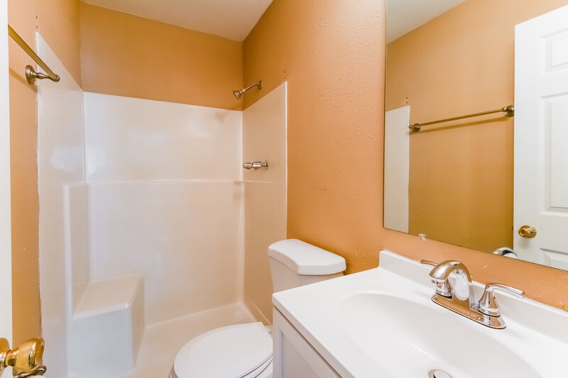 1,800/Mo, 20 Briarwood Ct Arnold, MO 63010 Main Bathroom View