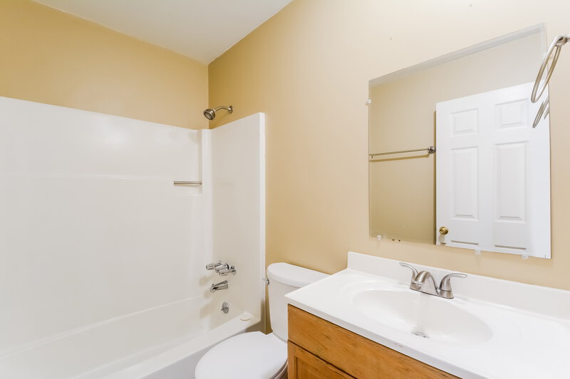 1,800/Mo, 20 Briarwood Ct Arnold, MO 63010 Bathroom View