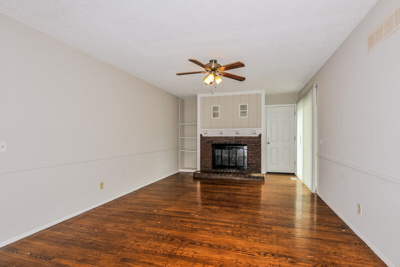 1,695/Mo, 644 Bugle Hill Dr Florissant, MO 63034 Living Room View