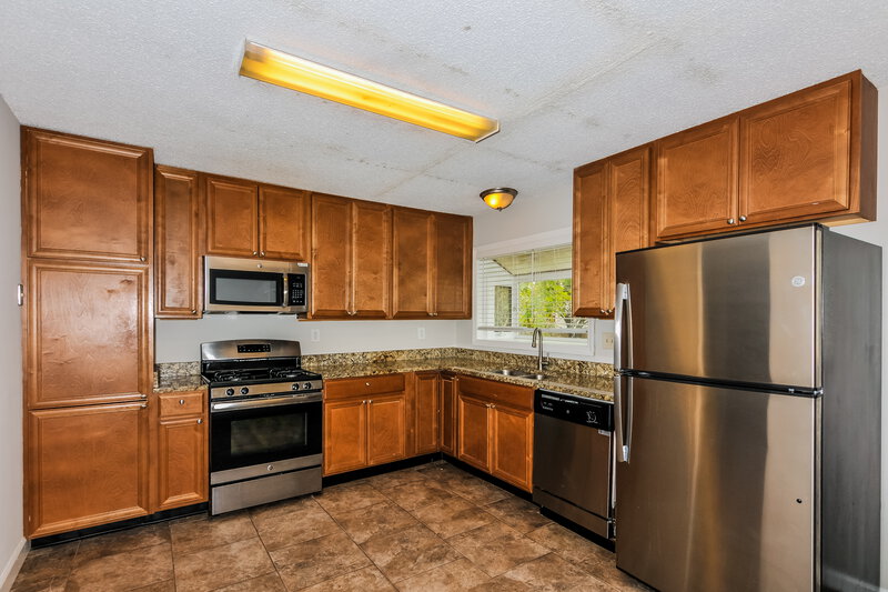 1,695/Mo, 644 Bugle Hill Dr Florissant, MO 63034 Kitchen View 2