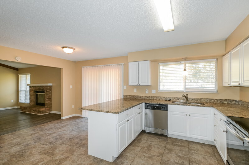 2,255/Mo, 1233 Colby Dr Saint Peters, MO 63376 Kitchen View 2