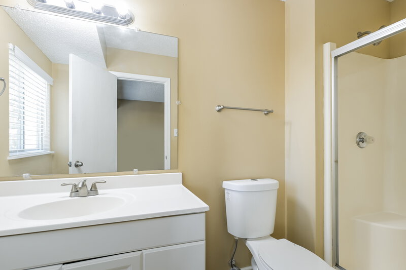 2,255/Mo, 1233 Colby Dr Saint Peters, MO 63376 Main Bathroom View