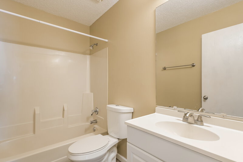 2,255/Mo, 1233 Colby Dr Saint Peters, MO 63376 Bathroom View
