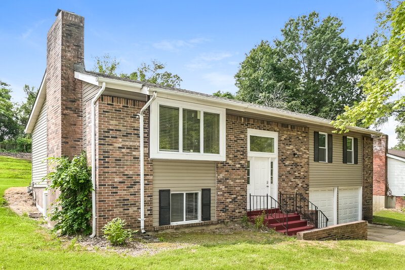 3,250/Mo, 6950 Jamestown Way Dr Florissant, MO 63033 Front View