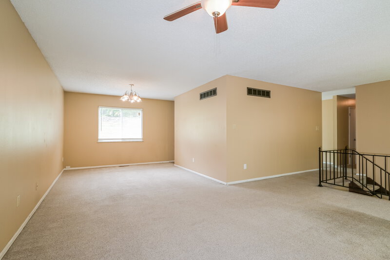 3,250/Mo, 6950 Jamestown Way Dr Florissant, MO 63033 Living Room View