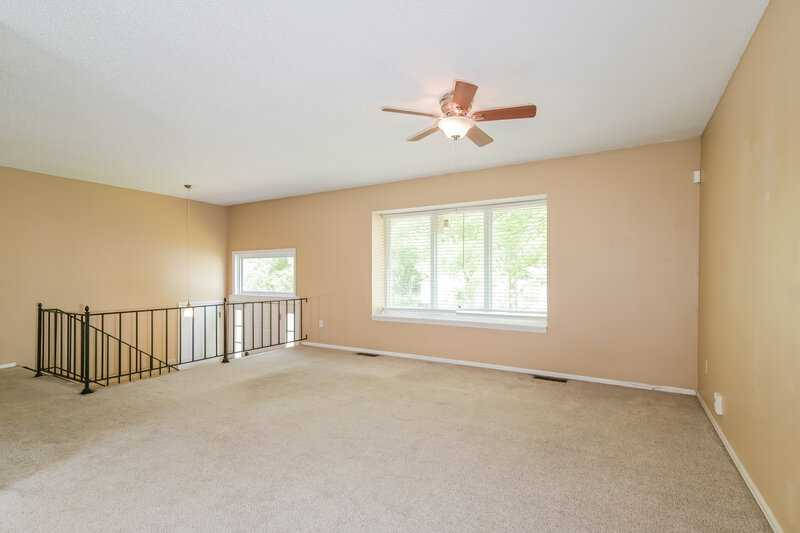 3,250/Mo, 6950 Jamestown Way Dr Florissant, MO 63033 Living Room View 2