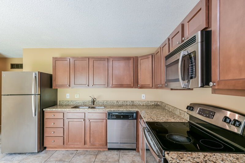 3,250/Mo, 6950 Jamestown Way Dr Florissant, MO 63033 Kitchen View