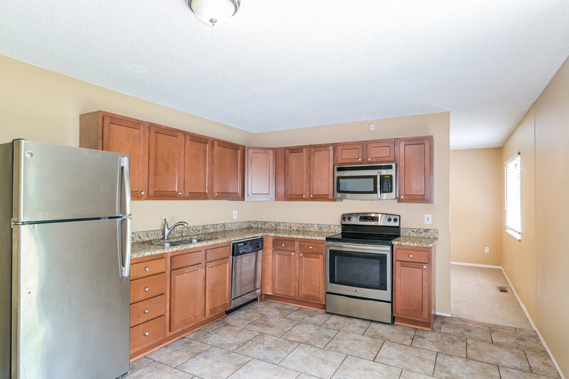 3,250/Mo, 6950 Jamestown Way Dr Florissant, MO 63033 Kitchen View 2