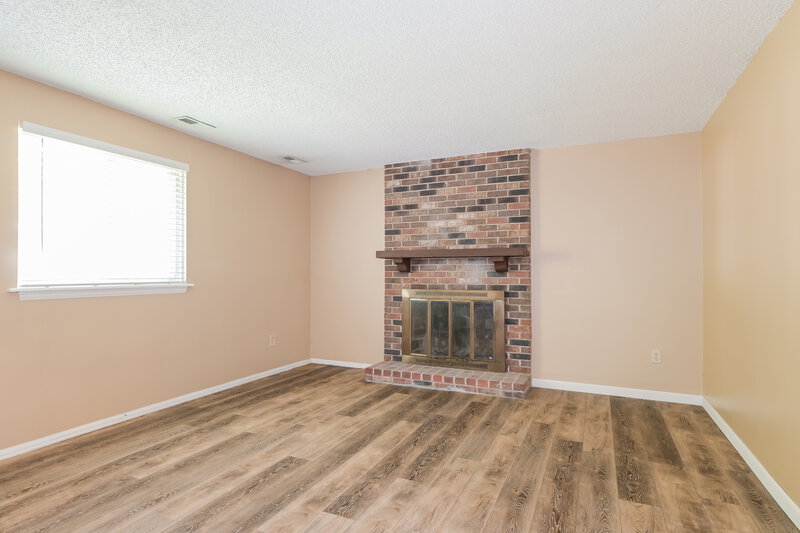 3,250/Mo, 6950 Jamestown Way Dr Florissant, MO 63033 Family Room View