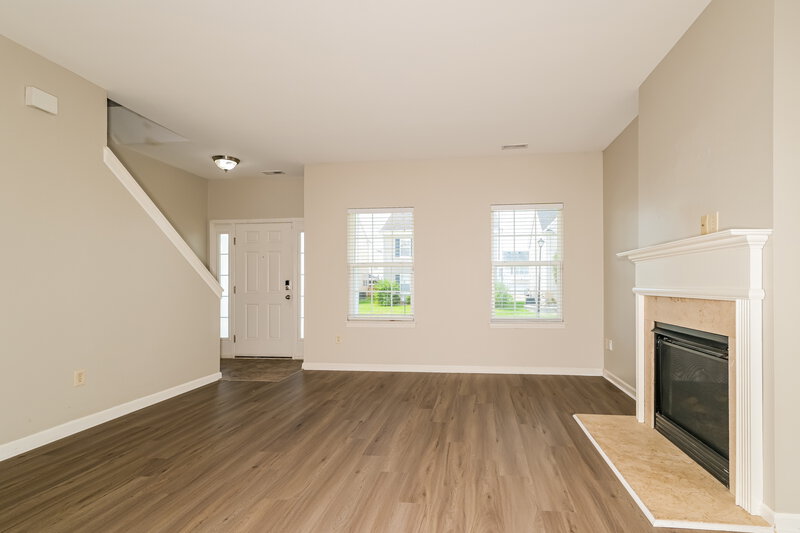 2,655/Mo, 2006 Village Glen Dr Wentzville, MO 63385 Living Room View 2