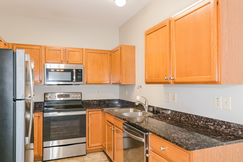 2,655/Mo, 2006 Village Glen Dr Wentzville, MO 63385 Kitchen View