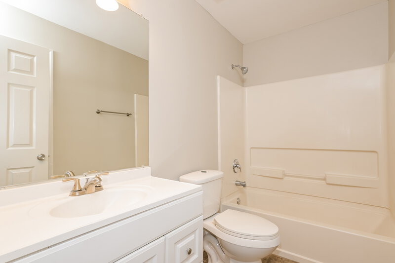 2,655/Mo, 2006 Village Glen Dr Wentzville, MO 63385 Bathroom View