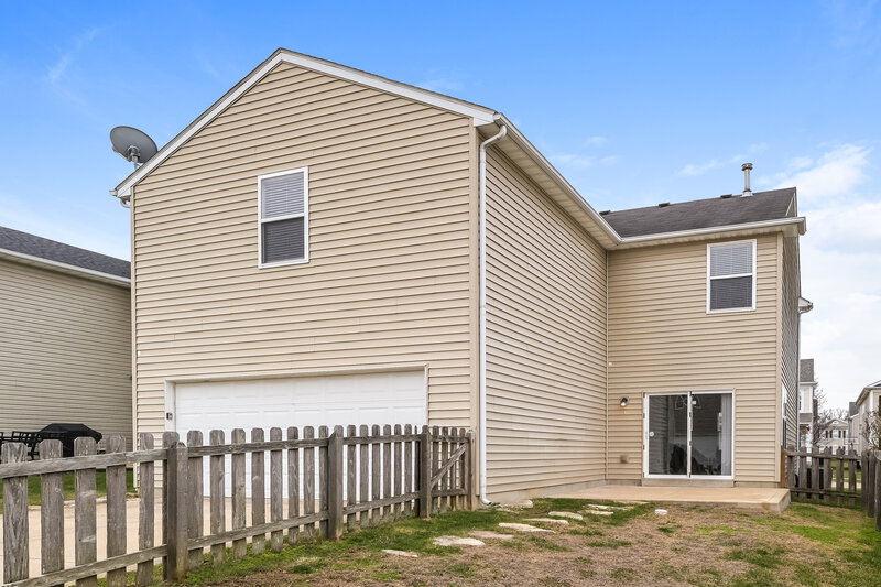 2,310/Mo, 2012 Village Glen Dr Wentzville, MO 63385 Rear View