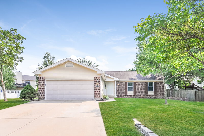 0/Mo, 14 Walnut Hill Ct Saint Charles, MO 63304 External View
