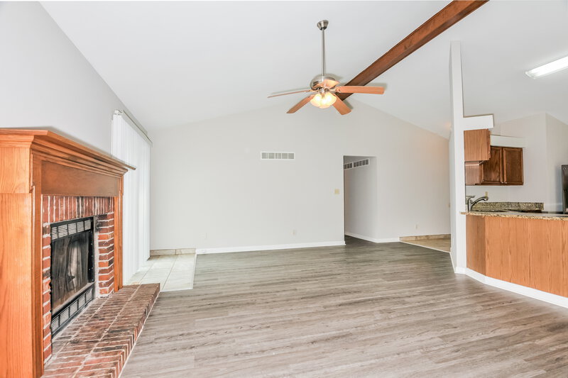 1,695/Mo, 14 Walnut Hill Ct St Charles, MO 63304 Living Room View 3