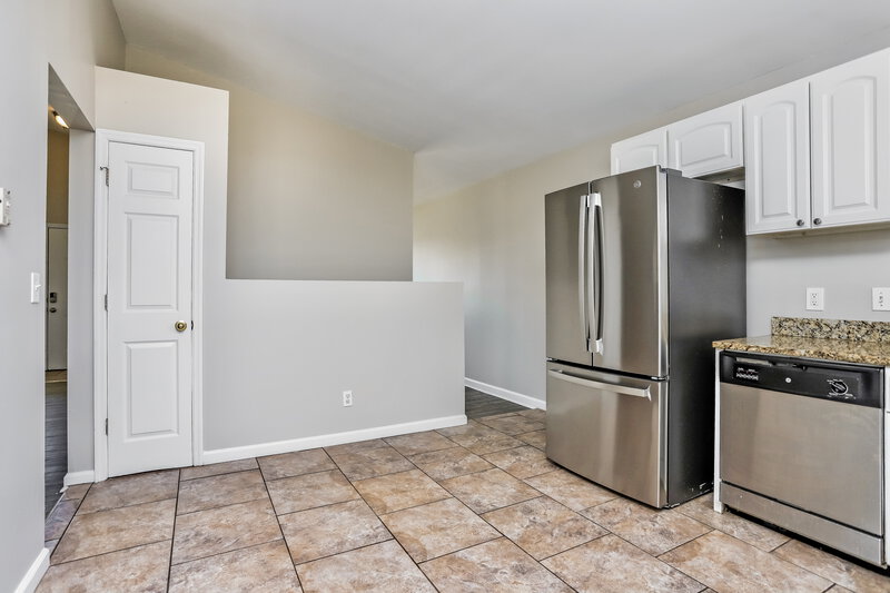 1,770/Mo, 3946 Max Weich Pl Florissant, MO 63033 Kitchen View 2