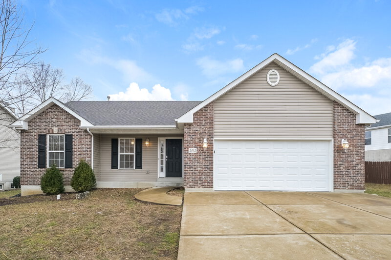 1,900/Mo, 2032 Belmont Dr Festus, MO 63028 External View