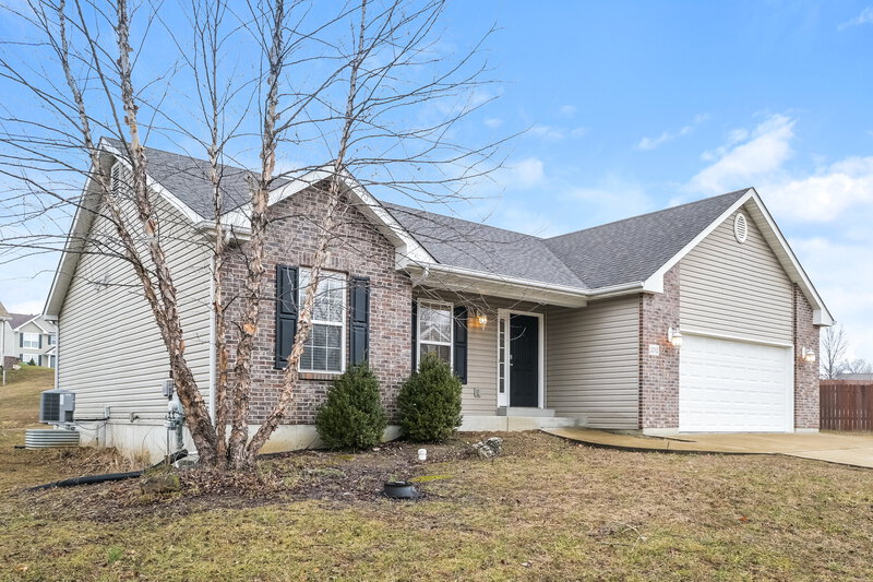 1,900/Mo, 2032 Belmont Dr Festus, MO 63028 Front View