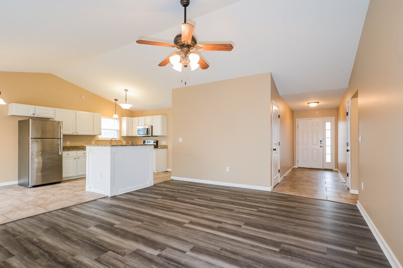 1,900/Mo, 2032 Belmont Dr Festus, MO 63028 Living Room View 2