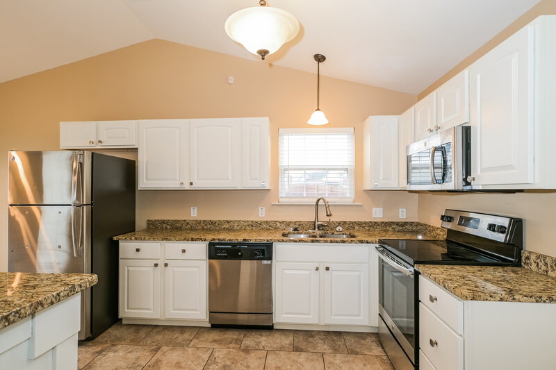 1,900/Mo, 2032 Belmont Dr Festus, MO 63028 Kitchen View 2