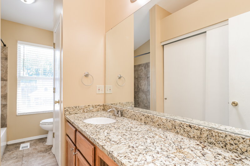 1,955/Mo, 128 Aspencade Circle Saint Peters, MO 63376 Main Bathroom View