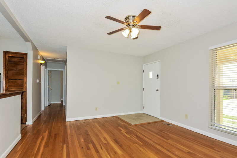 1,780/Mo, 1765 Layven Ave Florissant, MO 63031 Living Room View 2