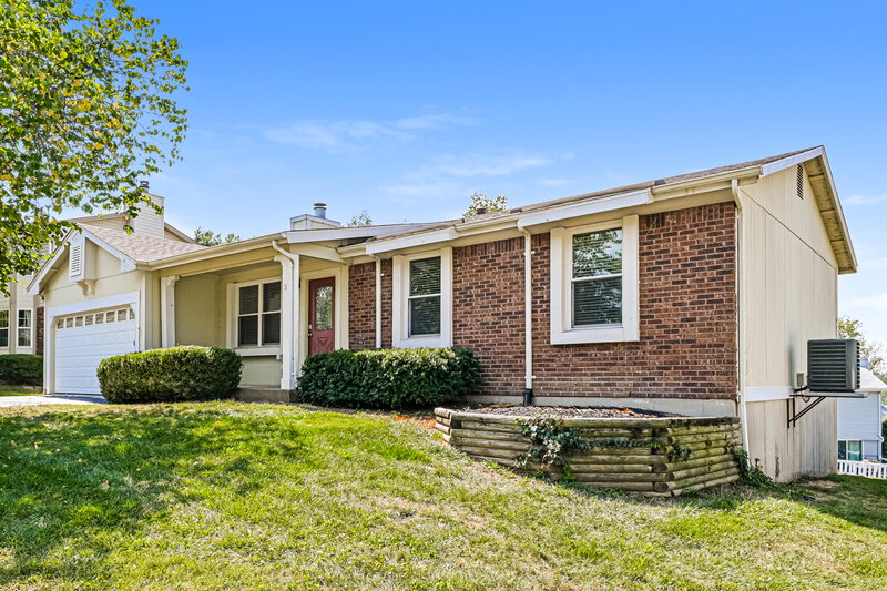 1,900/Mo, 5 Rustic Meadow Ct Saint Peters, MO 63376 Front View