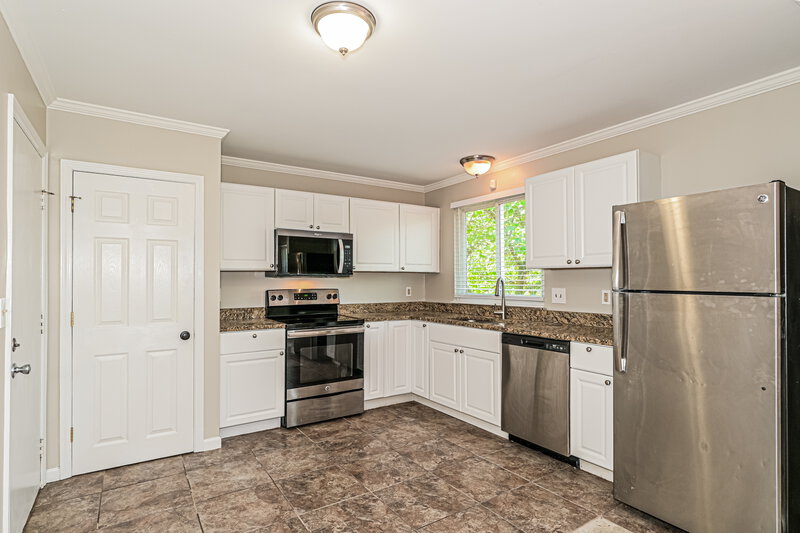 1,900/Mo, 5 Rustic Meadow Ct Saint Peters, MO 63376 Kitchen View