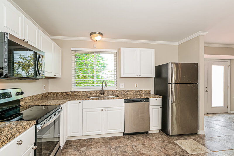 1,900/Mo, 5 Rustic Meadow Ct Saint Peters, MO 63376 Kitchen View 2