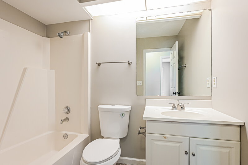 1,900/Mo, 5 Rustic Meadow Ct Saint Peters, MO 63376 Bathroom View