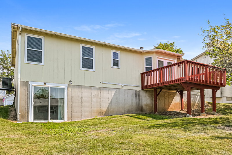 1,900/Mo, 5 Rustic Meadow Ct Saint Peters, MO 63376 Rear View