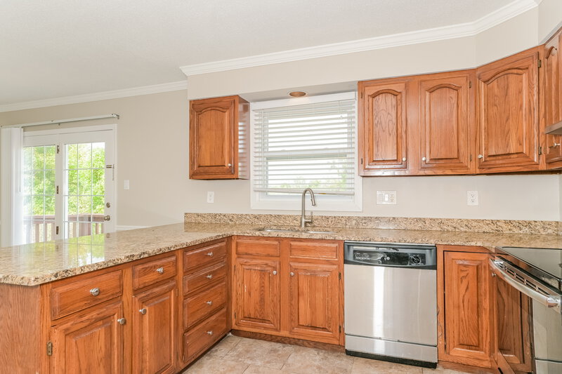 2,020/Mo, 839 Cades Cove Florissant, MO 63031 Kitchen View 2